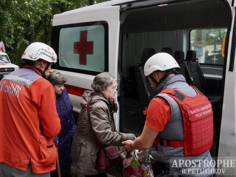 Робота Загону швидкого реагування Червоного Хреста України на Донеччині очима кореспондента