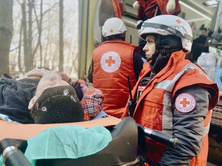 26 пацієнтів евакуювали Загони швидкого реагування з херсонської лікарні