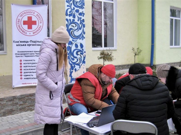 На Хмельниччині запрацював перший мобільний хаб Червоного Хреста України