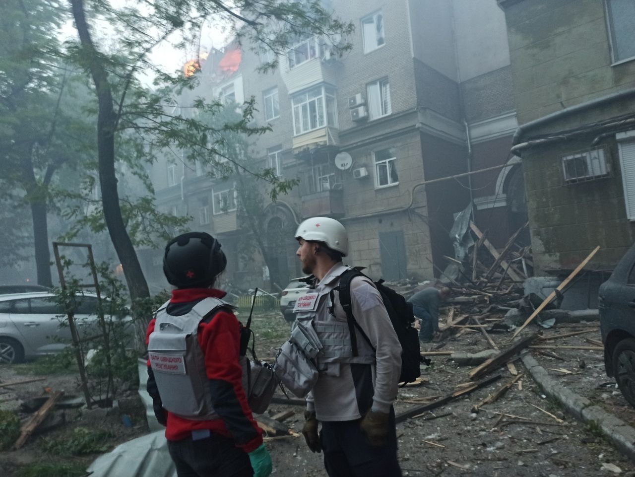 Volunteers from the emergency response team of the Ukrainian Red Cross are providing necessary assistance to…