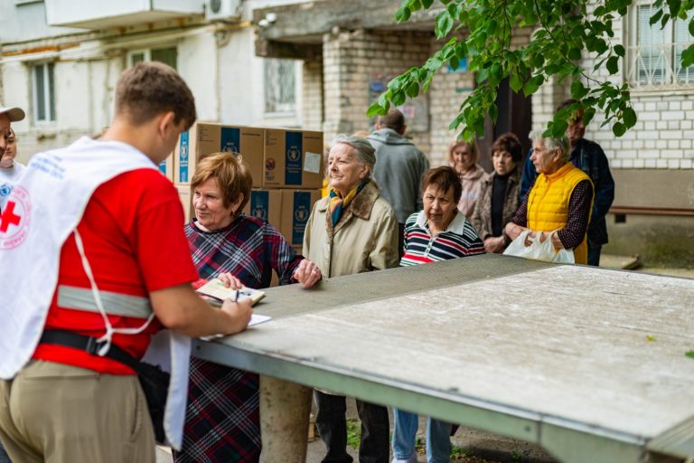 20,000 Food Parcels Distributed in Kherson in April