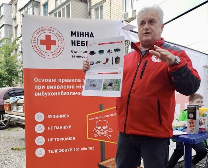 Ukrainian Red Cross Instructors Conduct Mine Risk Awareness Sessions in ...