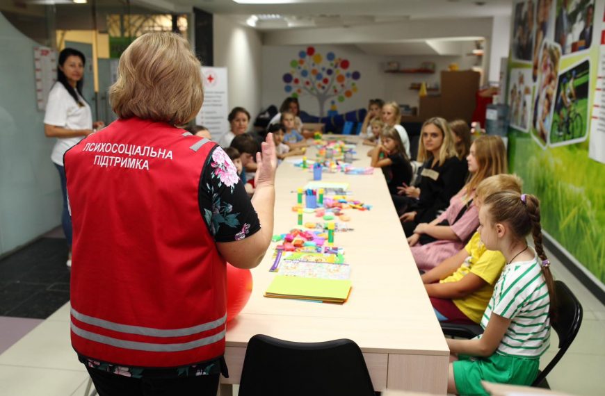 Український Червоний Хрест підтримує сотні родин зниклих безвісти через війну в Україні
