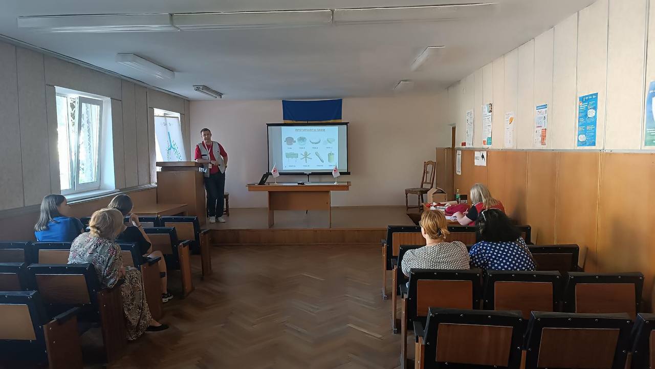 Mine risk training for volunteers was held in Boiarka – Ukrainian Red ...