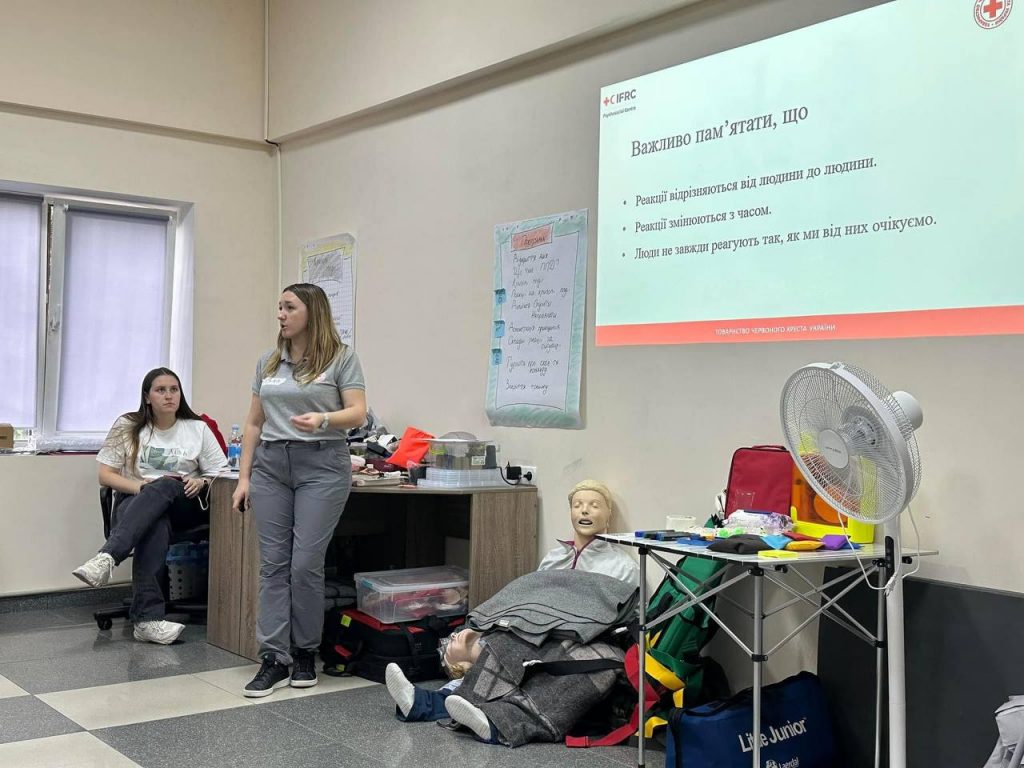In Zaporizhzhia, volunteers from the Ukrainian Red Cross emergency