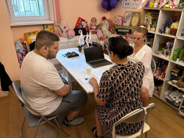 The Odesa regional branch of the Ukrainian Red Cross employs a volunteer from the Tracing Service…