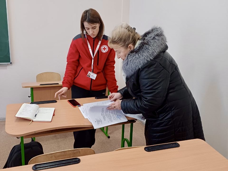 The Ukrainian Red Cross Tracing Service provides support to families of ...