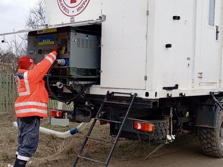 In the Kherson region, a mobile bath and laundry unit of the Ukrainian Red Cross has…