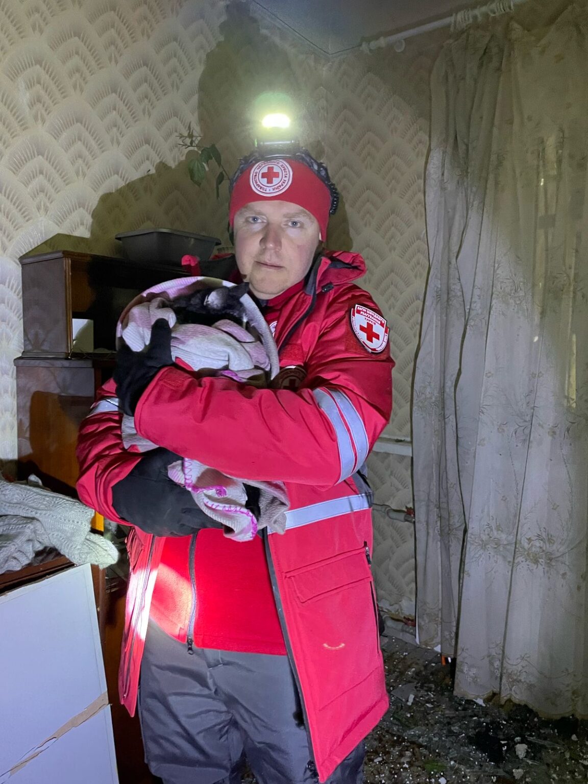 Kharkiv: The Ukrainian Red Cross emergency response team assisted in ...