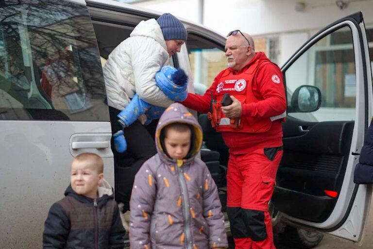 Український Червоний Хрест долучився до евакуації жителів Краснопільської громади на Сумщині