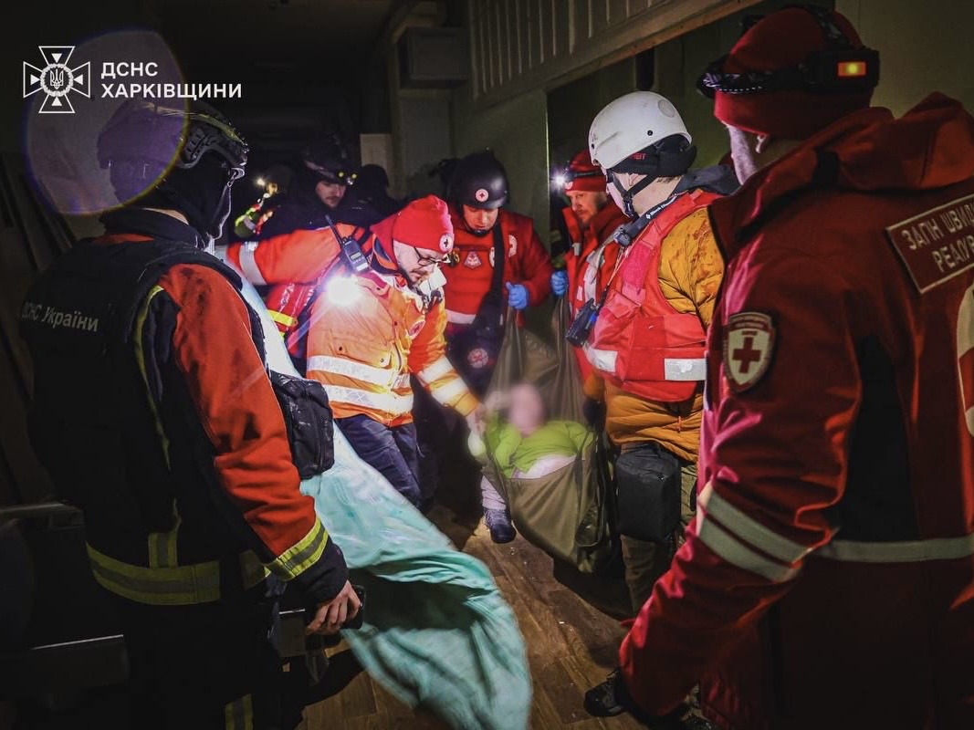 Kharkiv: Ukrainian Red Cross emergency response team volunteers ...