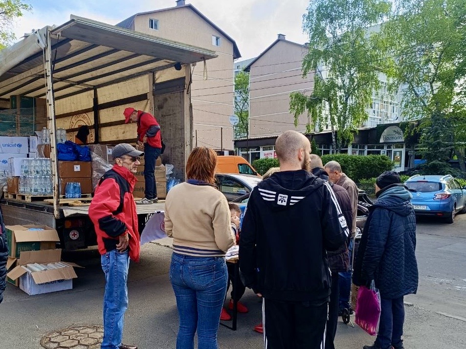 Ukrainian Red Cross Team Responds to Another Attack in Kharkiv ...