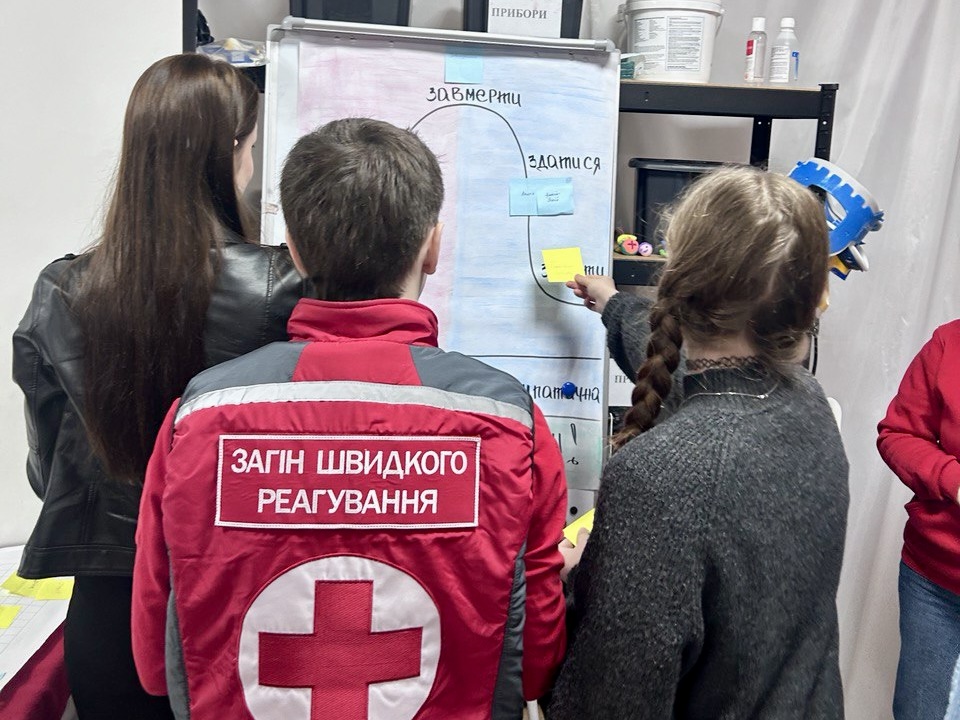 Понад 350 людей пройшли тренінги з психічного здоров’я та психосоціальної підтримки від Українського Червоного Хреста —…