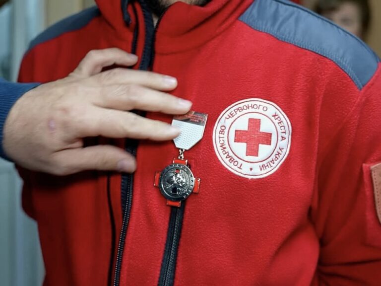 Четверо волонтерів Українського Червоного Хреста із Сумщини відзначені медалями «За порятунок життів»