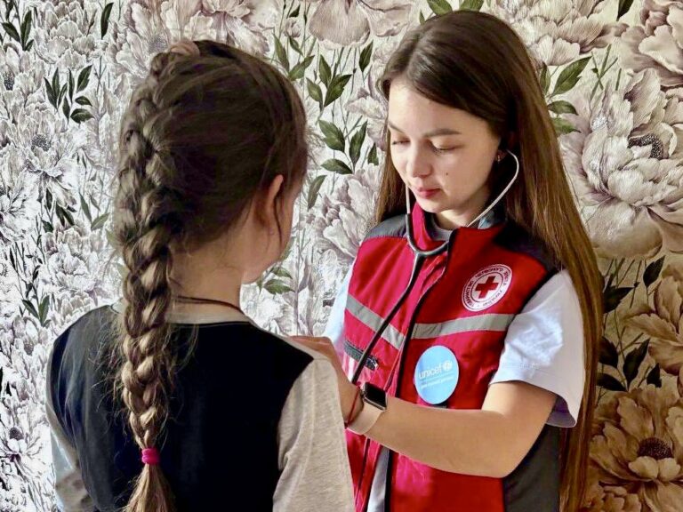 Понад 100 дітей на Сумщині отримали медичну допомогу від мобільної медичної бригади Українського Червоного Хреста
