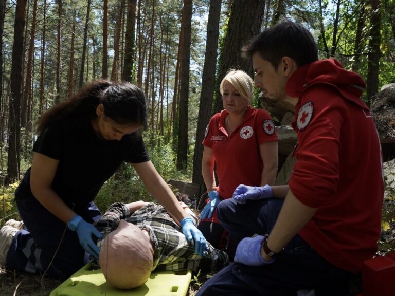 На Київщині відбулися навчання загону швидкого реагування Українського Червоного Хреста