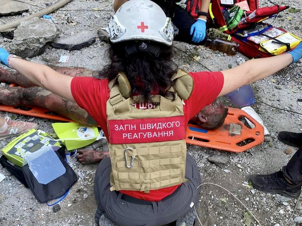 In Zaporizhzhia, volunteers from the emergency response team of the ...