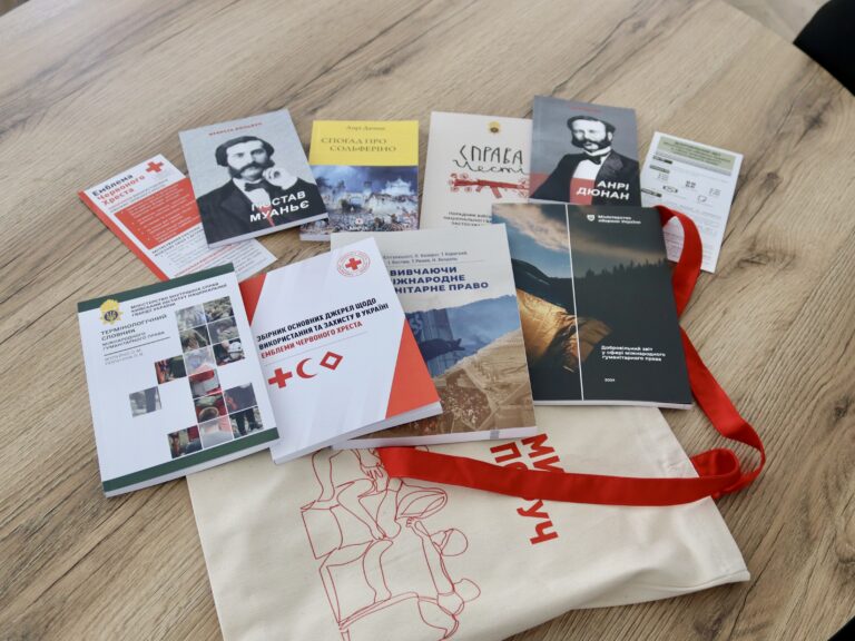 Шкільні бібліотеки Київщини отримали книги з міжнародного гуманітарного права