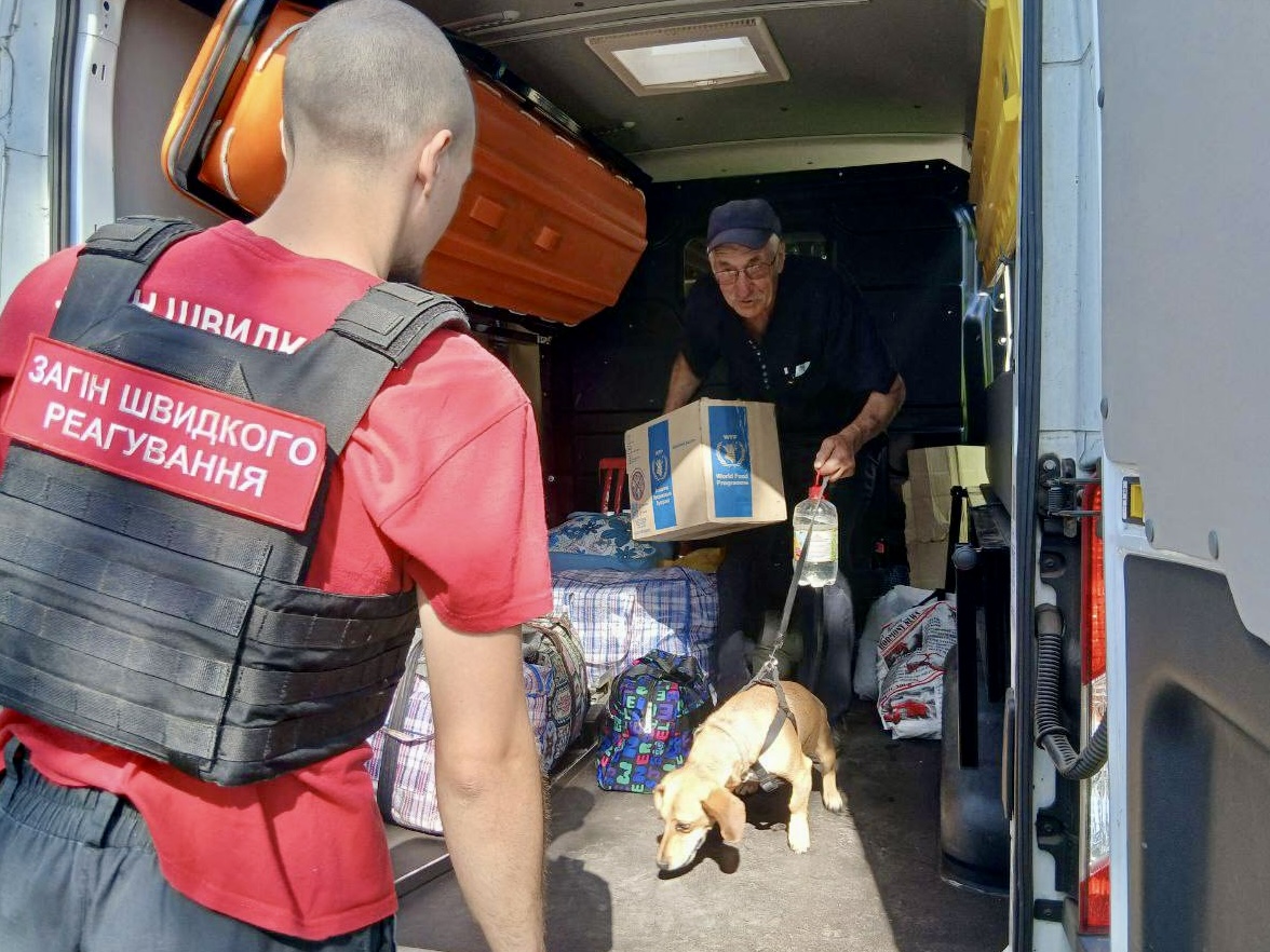 Ukrainian Red Cross emergency response team volunteers continue ...