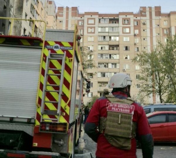 Україна зазнала ще однієї масштабної атаки цієї ночі. Український Червоний Хрест працює на місцях ліквідації наслідків обстрілів