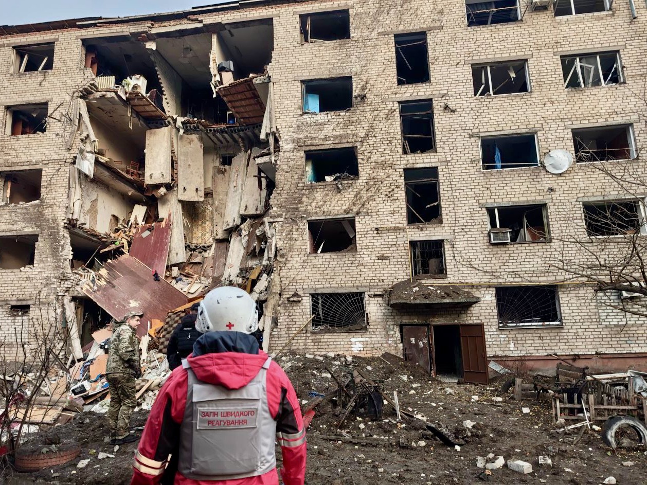 In Zaporizhzhia, the Ukrainian Red Cross responds on site after another attack