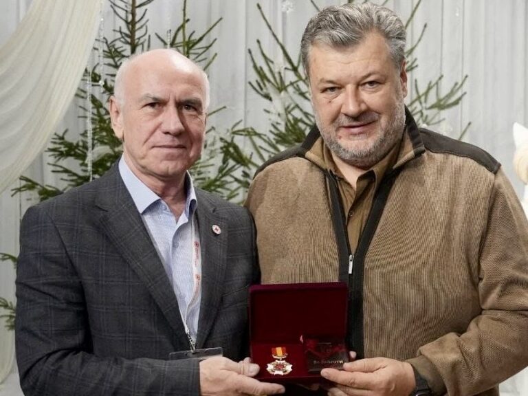 Голова Житомирської ОВА відзначив Почесною відзнакою «За заслуги» голову Житомирської обласної організації, віце-президента Товариства Червоного Хреста…