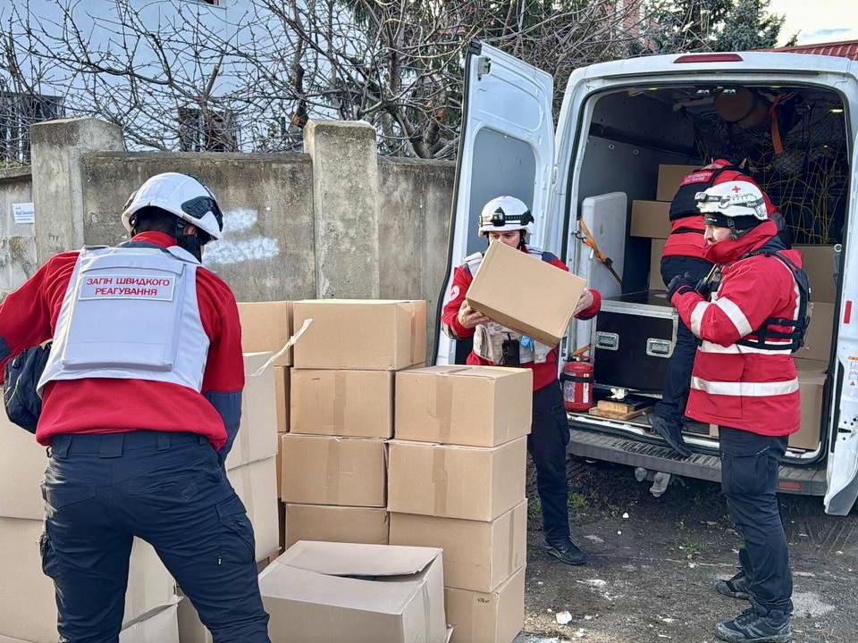 The Ukrainian Red Cross provided assistance at the site of the attack ...