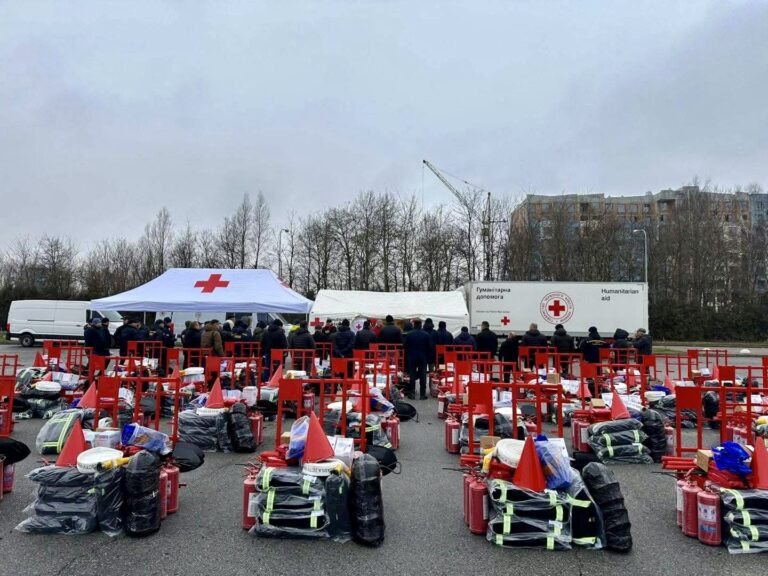 На Львівщині Український Червоний Хрест передав 55 комплектів пожежного спорядження для добровільних пожежних команд