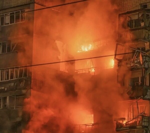 Триває ліквідація наслідків удару по житловому будинку у Вишгороді