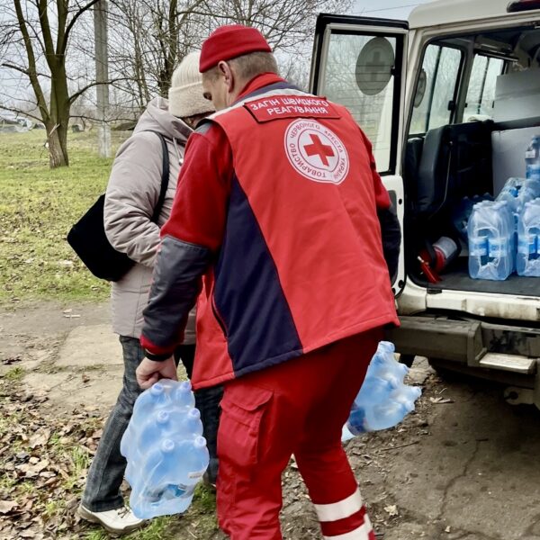 Загін швидкого реагування Українського Червоного Хреста у Донецькій області допомагав на місці у обстрілу у Краматорську