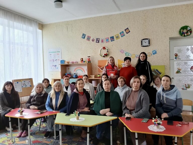На Вінниччині відбулась сесія щодо імунізації для працівників дитячого садка від Українського Червоного Хреста