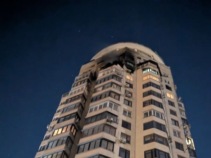 Український Червоний Хреста надає допомогу на місцях ліквідації наслідків атаки у Києві та Харкові