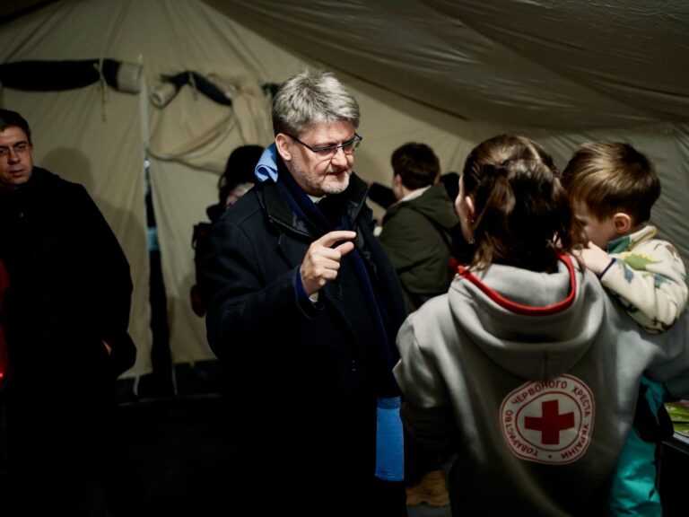 Yesterday, the French Ambassador to Ukraine, Gaël Veyssière, visited a Ukrainian Red Cross heating point