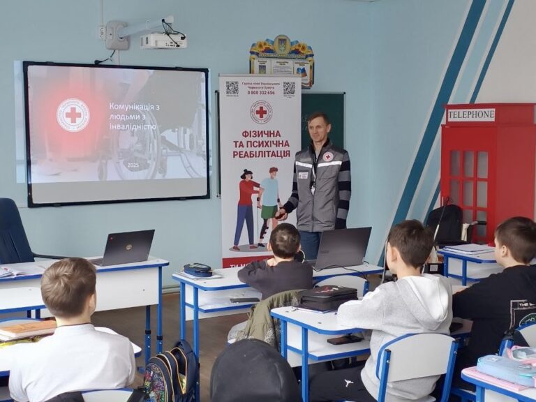 The Ukrainian Red Cross delivers sessions on inclusive communication for pupils in the Odesa region