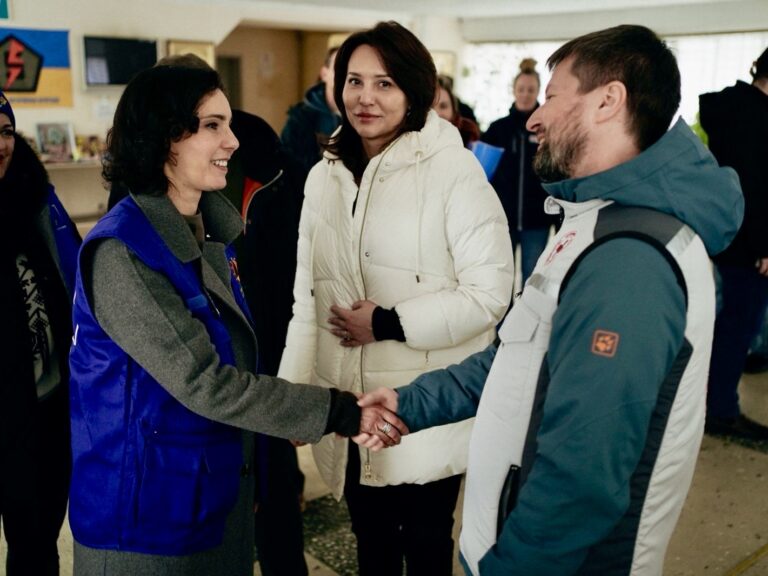 Комісарка ЄС з управління кризами ознайомилася з роботою Українського Червоного Хреста у Києві