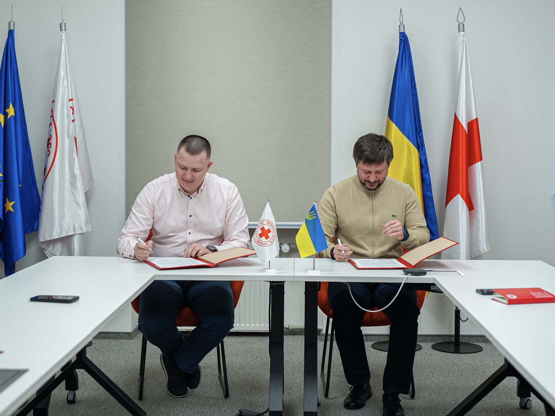 Український Червоний Хрест та Нова пошта підписали Меморандум про співпрацю