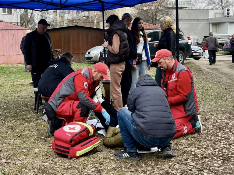 Полтава: Український Червоний Хрест працює на місці ліквідації наслідків атаки