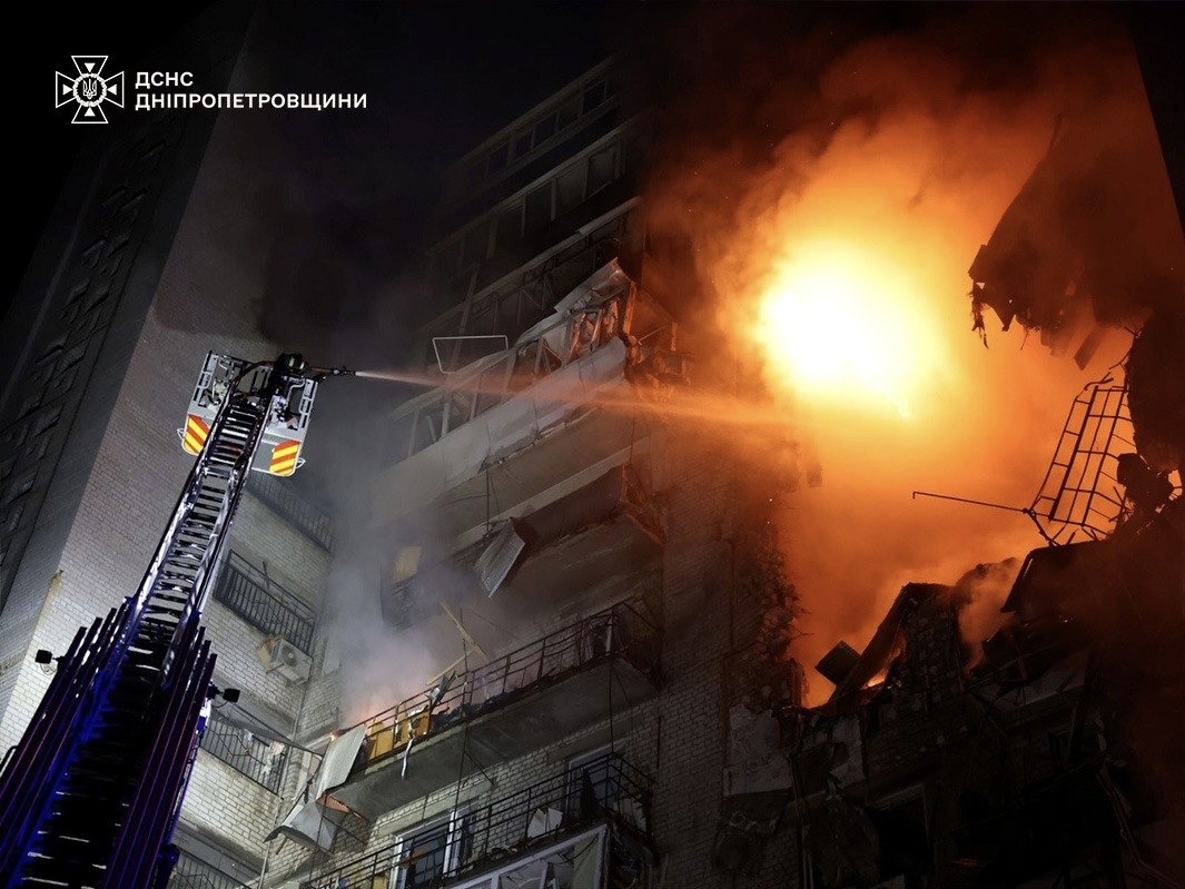 Дніпро: на місці нічної масованої атаки працював загін швидкого реагування Українського Червоного Хреста у Дніпропетровській області