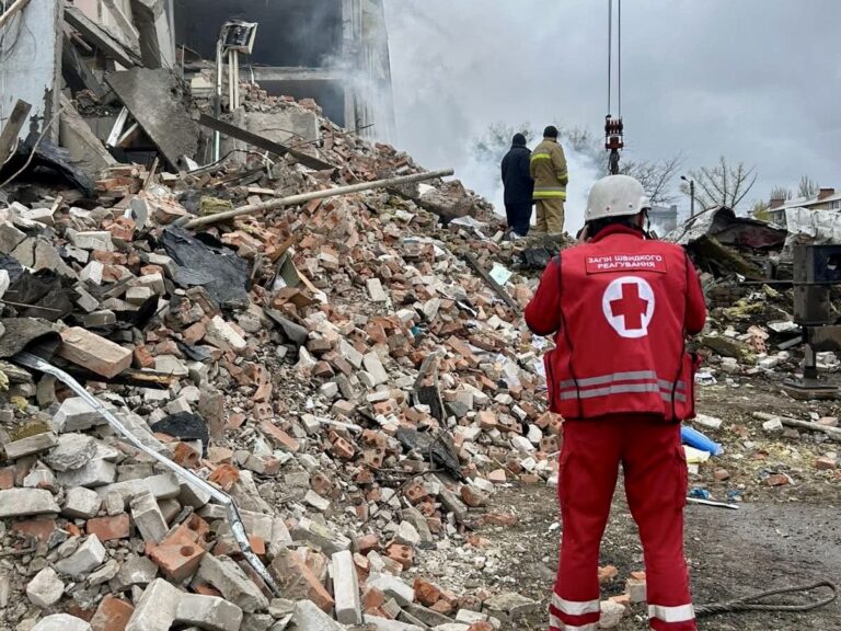 Український Червоний Хрест допомагав на місці чергового обстрілу на Донеччині