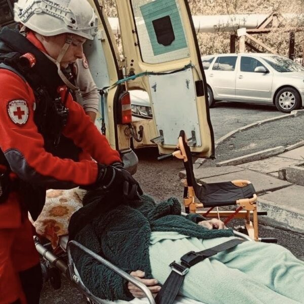Український Червоний Хрест у Херсоні продовжує здійснювати транспортування людей до медичних установ