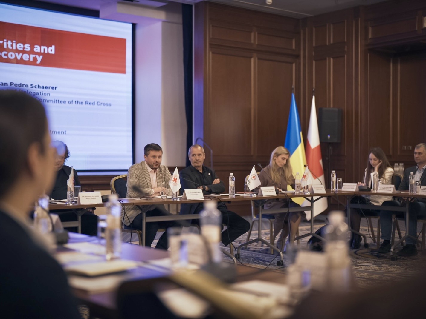 Дипломатична спільнота обʼєдналася навколо гуманітарних пріоритетів: відбувся круглий стіл партнерів Міжнародного Руху Червоного Хреста і Червоного…