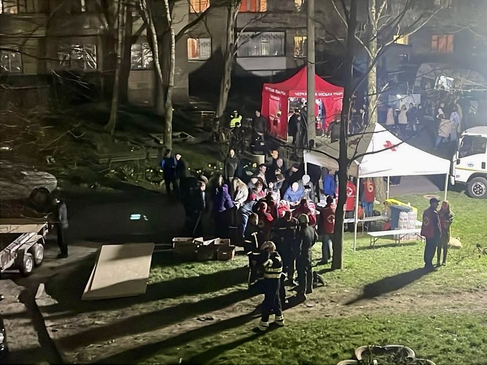 The Ukrainian Red Cross responds to the aftermath of the attack in # ...
