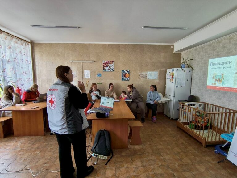 Материнство — не завжди пауза в кар’єрі: фахівці «Перезавантаження» провели тренінг зі складання резюме для мам…