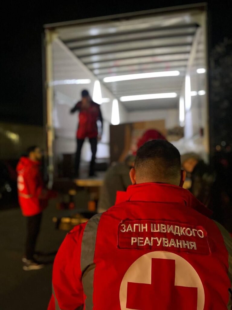 The Ukrainian Red Cross responds to the aftermath of the attack in # ...