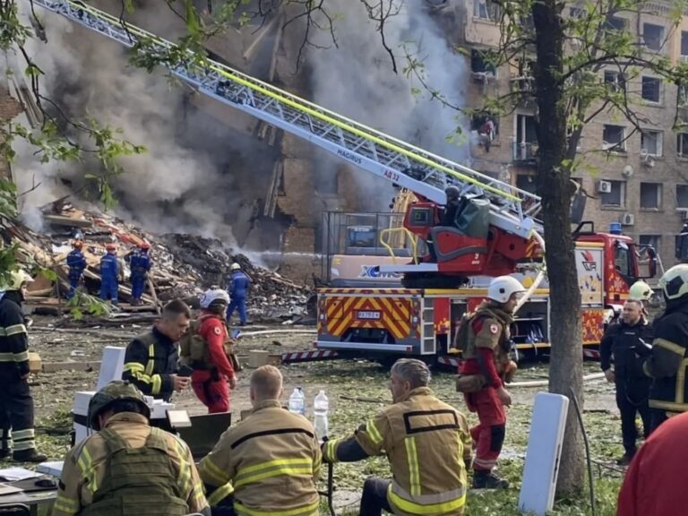 Український Червоний Хрест працює на місцях нічної російської атаки на Київ