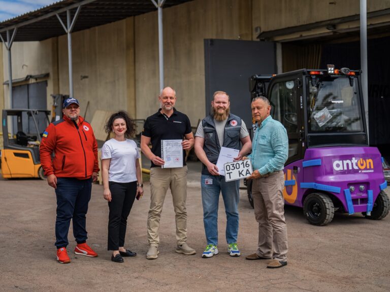 The Ukrainian Red Cross Receives a Modern Forklift Truck from Jungheinrich AG