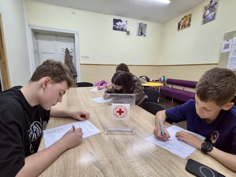 Український Червоний Хрест реалізує програму «Розвиток емоційної стійкості», спрямовану на підвищення психосоціального добробуту підлітків