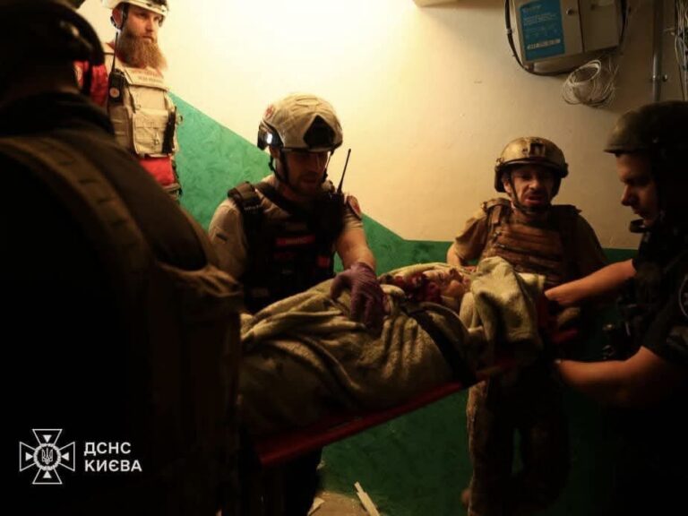 Команди Українського Червоного Хреста працюють на місцях ліквідації наслідків чергової російської атаки