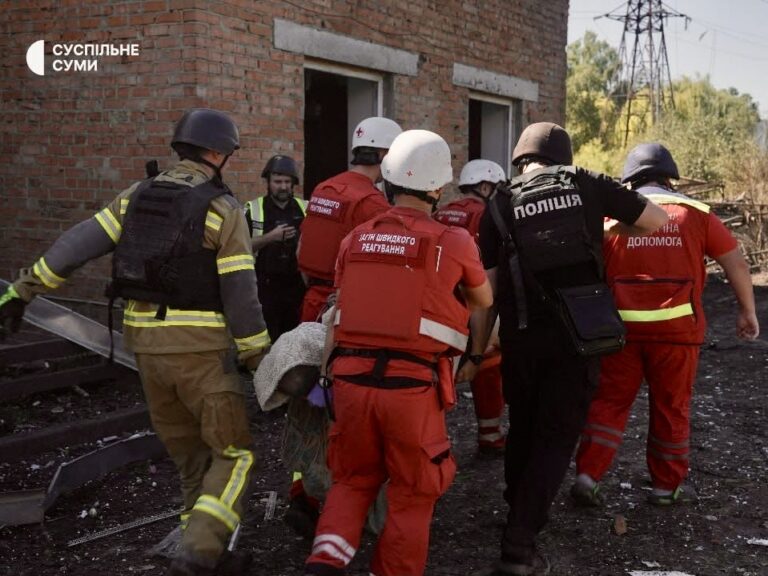Команда Українського Червоного Хреста допомагала на місці атаки у Сумах