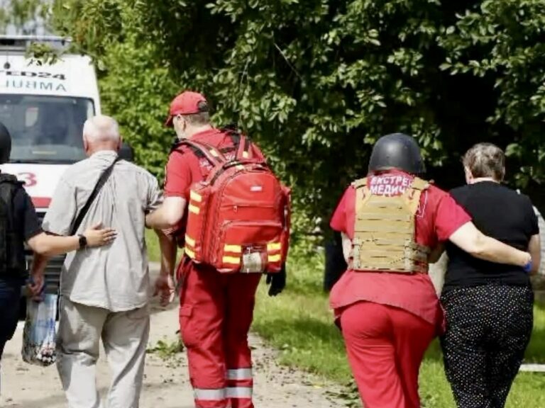 Український Червоний Хрест надає допомогу постраждалим внаслідок удару по Харкову